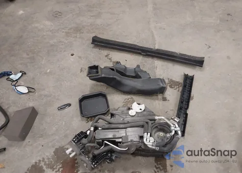 2018 Toyota Highlander Xle z USA, uszkodzony, nr VIN 5TDJZRFH7JS891334